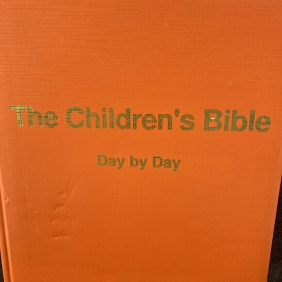 The Children's Bible Day By Day 365 Bible Stories Illustrated Hard Cover 2005 - Picture 2 of 15
